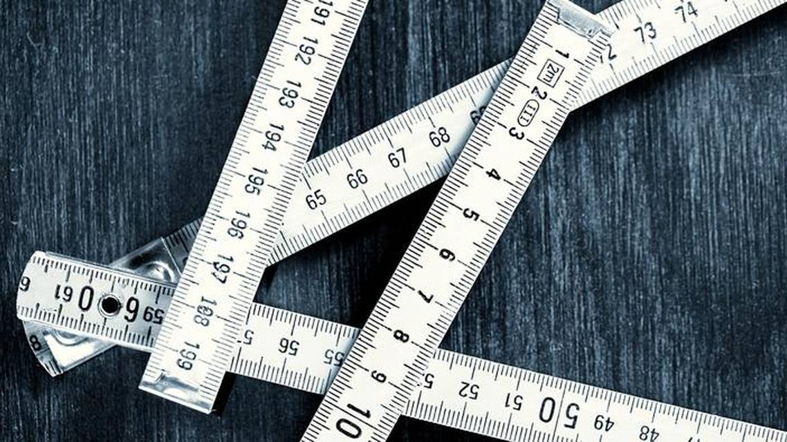 Correction of cylinder of 100 D or greater is the norm