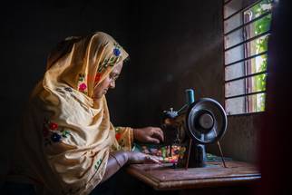 Wearing Glasses Boosts Income by a Third in Low-Income Communities, Finds Landmark New Study image